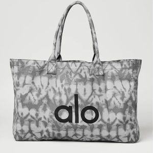 Alo Yoga Shopper Tote bundle - 2 bags